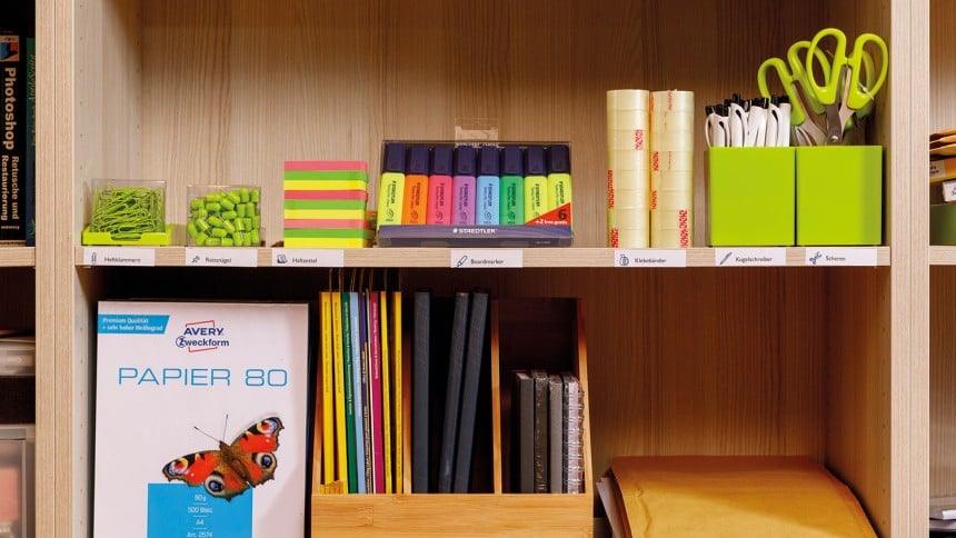 Gut organisierter Materialschrank