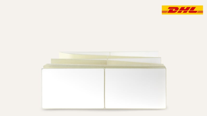 DHL Leporello Etiketten sind auf dem Bild zu sehen.