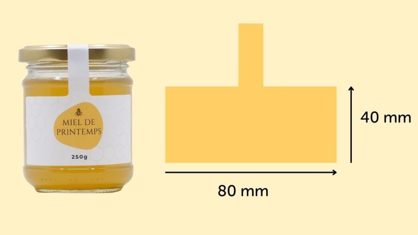 Das Bild zeigt ein Honigglas mit Honigetikett sowie rechts die Maße des Etiketts.