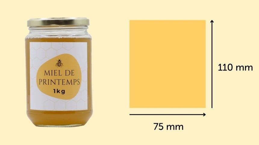 Das Bild zeigt ein Honigglas mit Honigetikett sowie rechts die Maße des Etiketts.