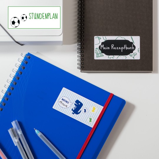 Notizbücher mit Etiketten bekleben