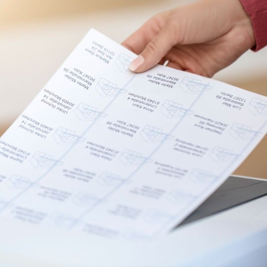 Druckbogen aus Drucker entnehmen
