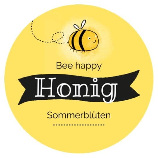 Ein rundes Honigetikett, auf dem auf gelbem Hintergrund eine Biene zusehen ist. Außerdem steht der Text "Bee happy, Honig Sommerblüten" auf dem Etikett.