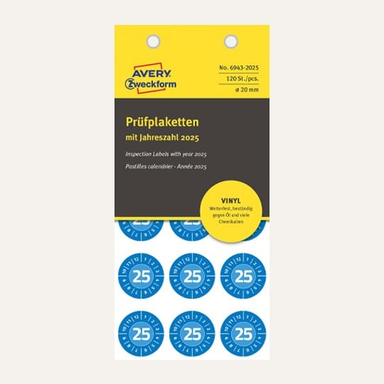 Man sieht eine Avery Zweckform Produktpackung, in der blaue Prüfplaketten mit der Jahreszahl 2025 sind. Auf der Packung gibt es einen Hinweis, dass die Prüfplaketten aus Vinyl sind, somit wetterfest und beständig gegen Öl und viele Chemikalien.