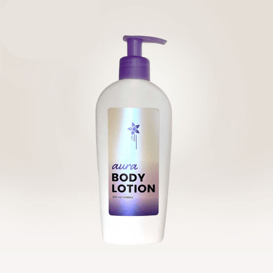 Perlmutt Folien-Aufkleber klebt auf Body-Lotion Flasche.