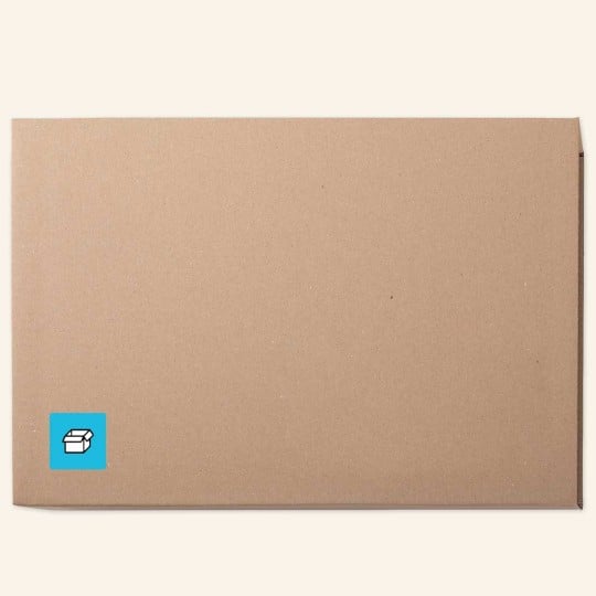 Ein Paket mit einem PPWR Aufkleber.