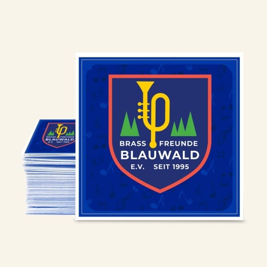 Quadratischer Logosticker in blauer Farbe für einen Musikverein.