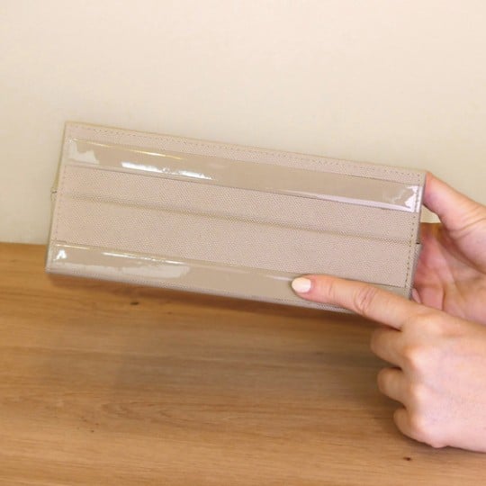 Rutschfeste Unterlage von Trigo Schreibtischetui Beige