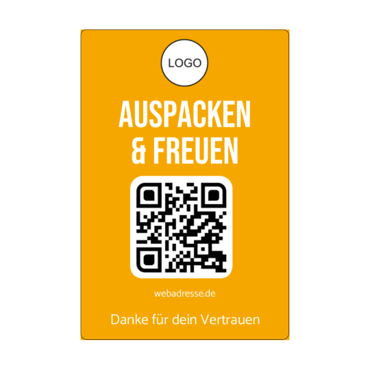 Auf dem rechteckigen Aufkleber ist ein QR Code und die Aufforderung "auspacken & freuen".