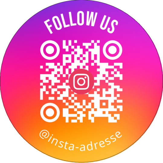 Auf dem Aufkleber ist ein QR Code und der Aufforderung "Follow Us auf Instagram"