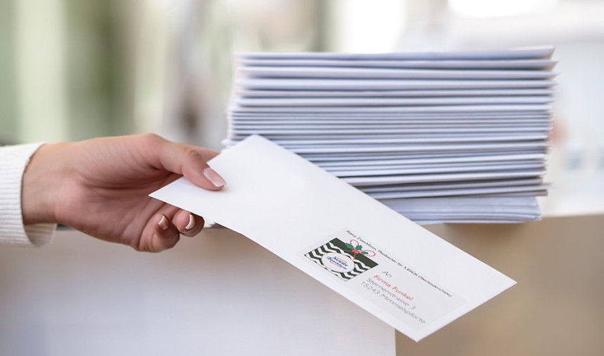 Adressstapel mit Adressaufkleber