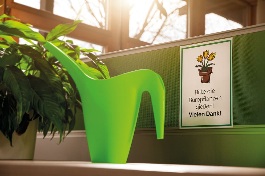 Blumen gießen nicht vergessen Hinweissschild