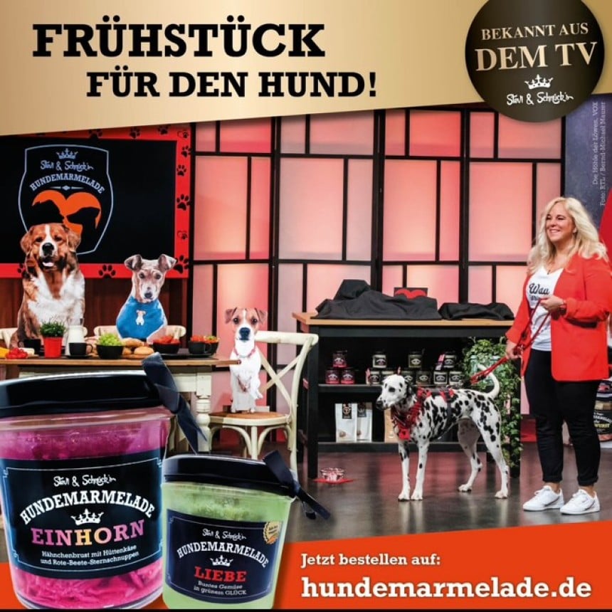 Das Bild zeigt eine Frau mit einem Hund und weitere Infos über Hundemarmeladen.