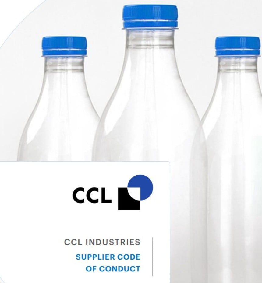 Bild zeigt den Supplier Code of Conduct von CLL Industries. Im Hintergrund sind drei Flaschen zu sehen.