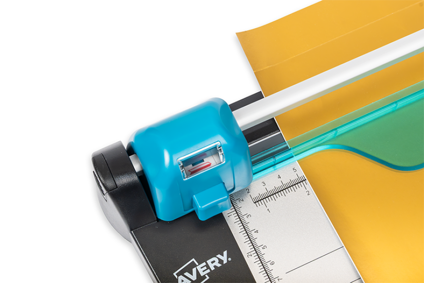 Nahansicht der Schneidevorrichtung des Papierschneiders.