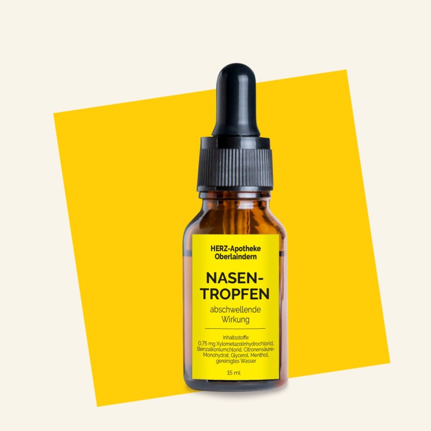 Abgebildet ist eine braunes Schutzlichtglas mit Pipette mit einem gelben Etikett mit der Aufschrift "Nasen-Tropfen" abschwellende Wirkung der HERZ Apotheke Oberlaindern und Inhaltsstoffe