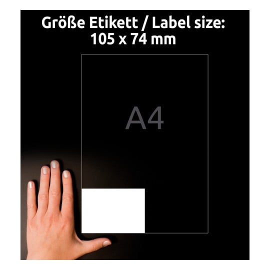 Größenvergleich mit Hand, Artikel: 3427-200, ein Bogen Universal-Etiketten, Format: 105 x 74 mm, Farbe: Weiß