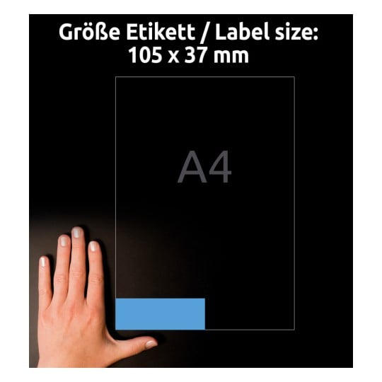Größenvergleich mit Hand, Artikel: 3453, ein Bogen Farbige Etiketten, Format: 105 x 37 mm, Farbe: Blau