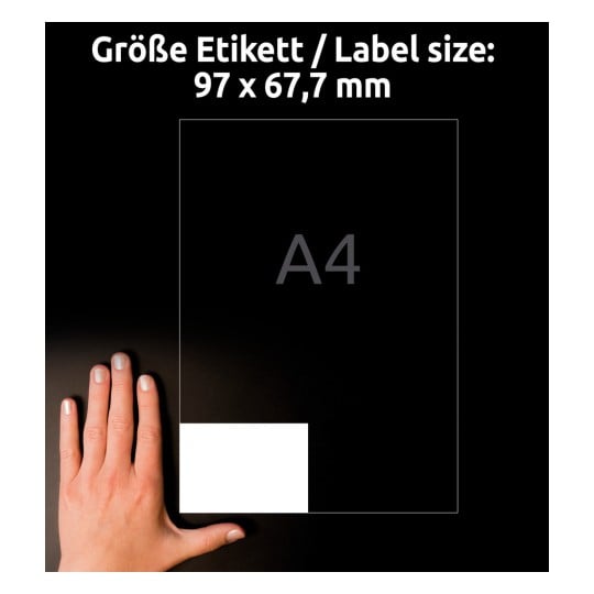 Größenvergleich mit Hand, Artikel: 3660-200, ein Bogen Universal-Etiketten, Format: 97 x 67,7 mm, Farbe: Weiß