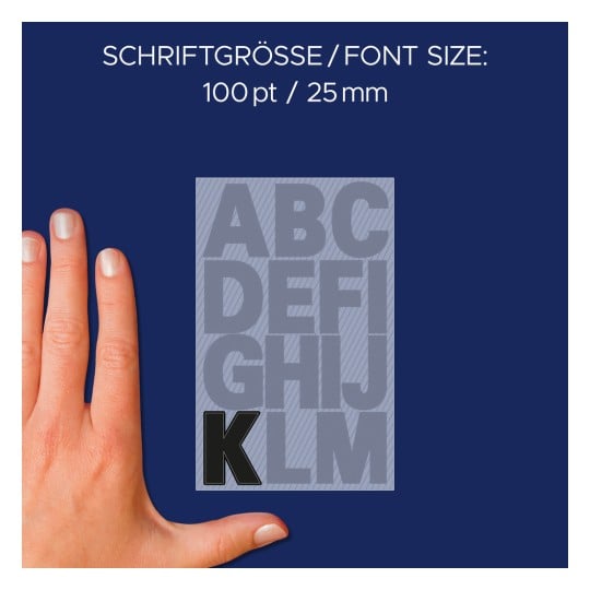 Größenvergleich mit Hand, Artikel: 3784, ein Bogen Buchstaben-Etiketten, Format: 85 x 160 mm, Farbe: Schwarz