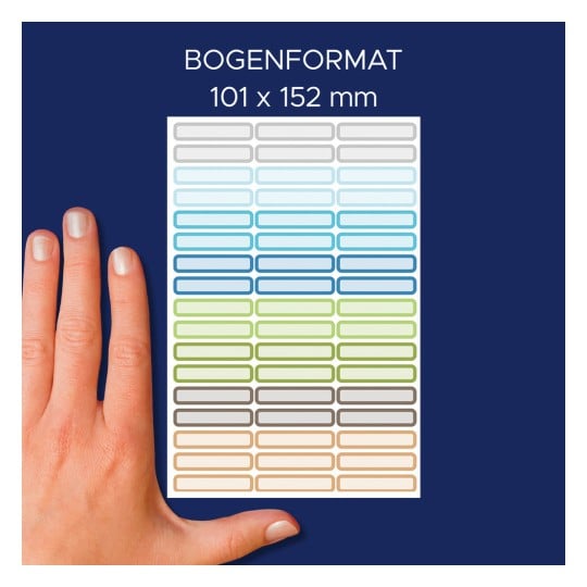 Größenvergleich mit Hand, Artikel: 51030, ein Bogen Namens-Etiketten, Format: 130 x 183 x 5 mm, Farbe: Grün, Blau, Braun