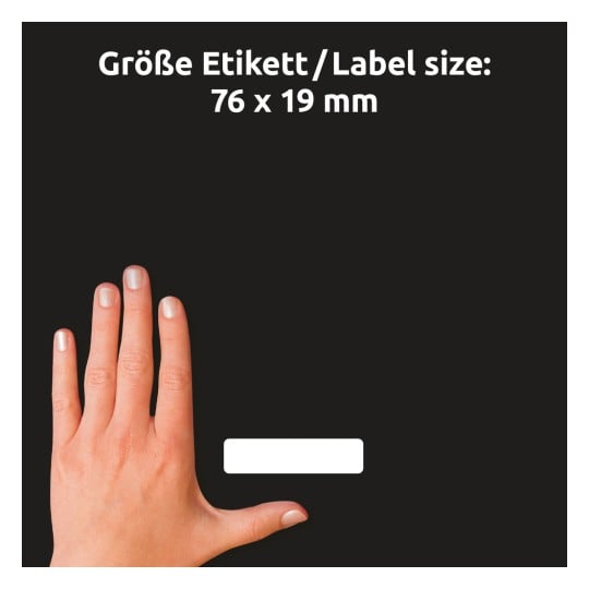 Größenvergleich mit Hand, Artikel: 51066, ein Bogen Namens-Etiketten, Format: 76 x 19 mm, Farbe: Weiß