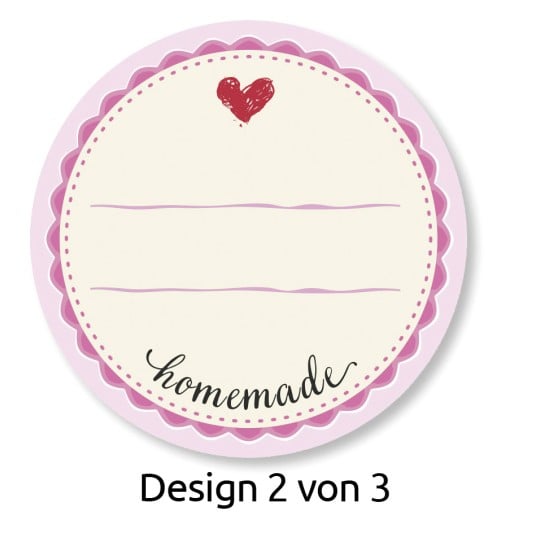 Das Bild zeigt ein rundes Etikett mit einem hellvioletten, gewellten Rand. Es hat ein einfaches beiges Zentrum mit drei leeren Linien zum Beschriften und ein kleines rotes Herz oben. Das Wort 'homemade' ist unten in Schreibschrift geschrieben. Das Design ist als 'Design 2 von 3' bezeichnet.
