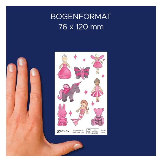 Das Bild zeigt ein Stickerbogen mit bunten Illustrationen verschiedener niedlicher Charaktere und Objekte, darunter Feen, ein Einhorn, ein Hase und mehr, begleitet von einer Hand als Größenvergleich. Die Maße sind mit 76 x 120 mm angegeben.