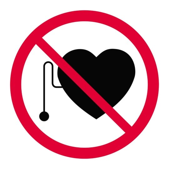 Dieses Bild zeigt ein schwarzes Herz mit einem Verbotssymbol darauf, was darauf hindeutet, dass etwas, das mit Liebe oder Zuneigung zu tun hat, nicht erlaubt oder nicht erwünscht ist.