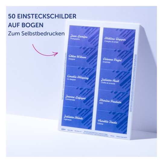 Das Bild zeigt ein Blatt mit bedruckbaren Namensschildern, die in Abschnitte unterteilt sind. Jeder Abschnitt enthält einen Namen und eine Berufsbezeichnung. Das Design kombiniert einen blauen Hintergrund mit modernen Linien.