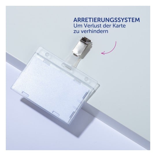 Das Bild zeigt einen transparenten Kartenhalter mit einem Clipsystem, das auf Deutsch beschriftet ist, um den Verlust der Karte zu verhindern.