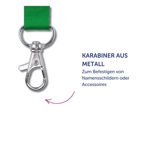 Das Bild zeigt einen metallischen Karabiner, der an einem grünen Riemen befestigt ist, mit Text auf Deutsch, der seine Verwendung zum Anbringen von Namensschildern oder Zubehör erklärt.
