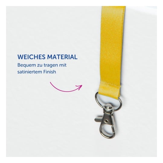 Das Bild zeigt eine Nahaufnahme eines gelben Gurts aus weichem Material mit einem Metallclip. Der Text beschreibt den Gurt als angenehm zu tragen mit einem Satin-Finish.