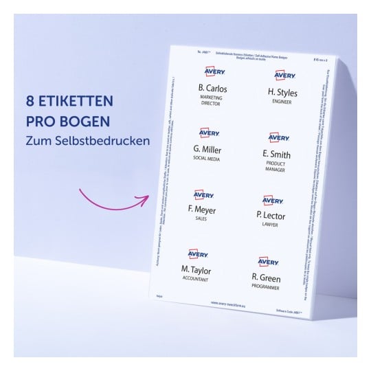 Das Bild zeigt ein Blatt selbstklebender Namensschilder mit acht Etiketten. Jedes Etikett enthält einen Namen und eine Berufsbezeichnung, darunter Positionen wie Marketing Director, Ingenieur und Produktmanager, zusammen mit dem Avery-Logo.