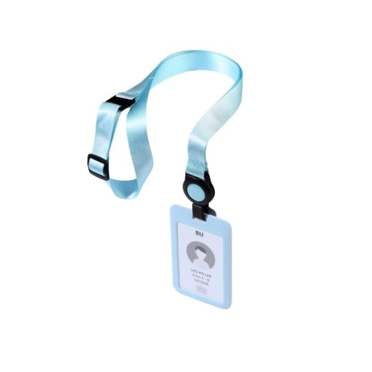 Das Bild zeigt einen Ausweis mit einem blauen Lanyard. Der Ausweis enthält einen Namen, 'LEO KELLER', sowie Text, der eine bestimmte Zone und ein Datum angibt.
