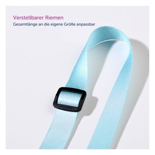 Das Bild zeigt einen verstellbaren hellblauen Riemen mit einer schwarzen Schnalle, was darauf hinweist, dass er in der Länge anpassbar ist.