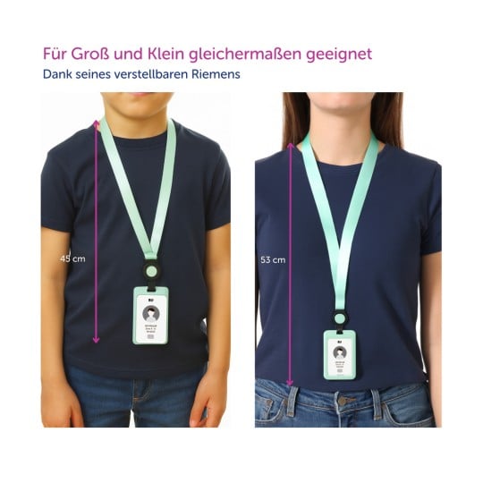 Das Bild zeigt zwei Personen, die ID-Ausweishalter an verstellbaren Bändern tragen, eines für Kinder und eines für Erwachsene, und veranschaulicht die Höheneinstellung der Ausweishalter.