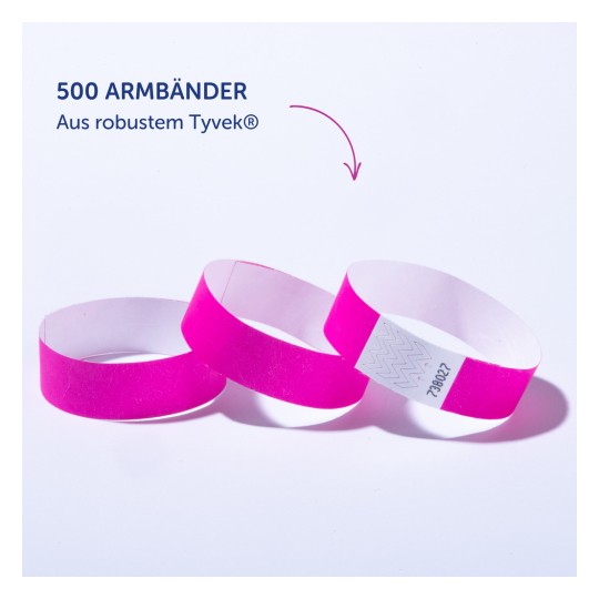 Das Bild zeigt drei leuchtend pinke Armbänder aus haltbarem Tyvek-Material, mit dem Hinweis, dass 500 Armbänder verfügbar sind. Die Bänder werden auf einem weißen Hintergrund präsentiert.