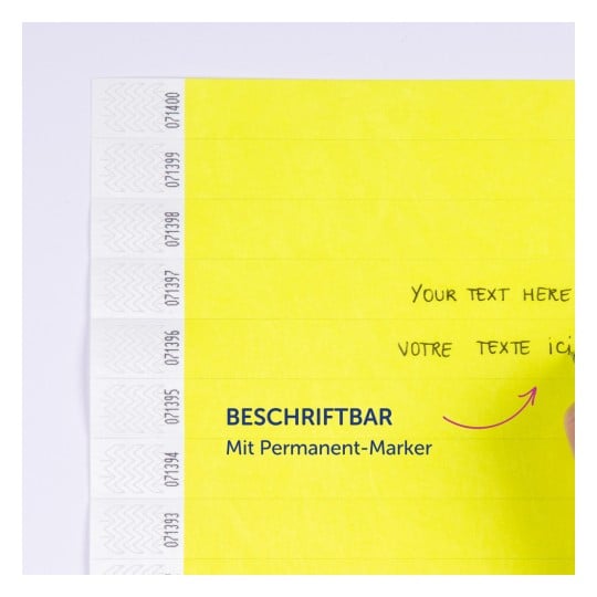 Das Bild zeigt einen leuchtend gelben Notizblock mit der Aufschrift 'Your text here' und 'Votre texte ici', was darauf hinweist, dass er mit einem Permanentmarker beschriftet werden kann. Es enthält auch das Wort 'BESCHRIFTBAR' auf Deutsch.