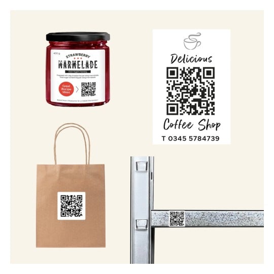 Glas Erdbeermarmelade, QR-Poster im Café, Papiertüte mit QR und Metallregal mit QR?