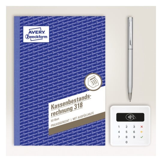 Das Bild zeigt einen AVERY-Dokumentenordner mit der Aufschrift 'Kassenbestandsrechnung 318' in Blau, begleitet von einem silbernen Stift und einem weißen numerischen Tastenfeld.