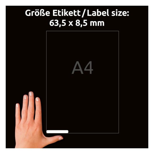 Größenvergleich mit Hand, Artikel: L6022REV-25, ein Bogen Etiketten für Data Cartridge, Format: 63,5 x 8,5 mm, Farbe: Weiß