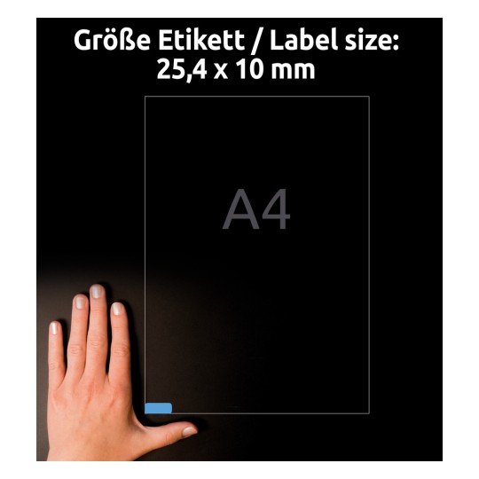 Größenvergleich mit Hand, Artikel: L6048-20, ein Bogen Farbige Etiketten, ablösbar, Format: 25,4 x 10 mm, Farbe: Blau