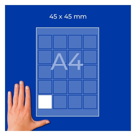 Hand neben A4-Blatt-Mockup mit 45×45-mm-Raster und einem weißen Quadrat?