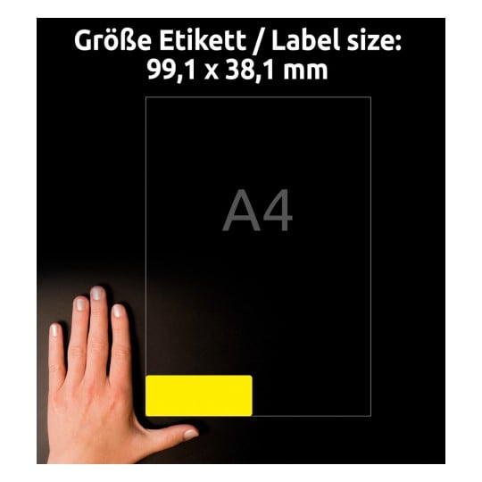 Größenvergleich mit Hand, Artikel: L7263Y-25, ein Bogen Etiketten in Sonderfarben, Format: 99,1 x 38,1 mm, Farbe: neongelb