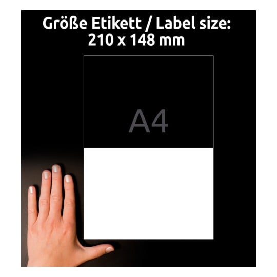 Größenvergleich mit Hand, Artikel: LR3655, ein Bogen Recycling Universal-Etiketten, Format: 210 x 148 mm, Farbe: Naturweiß