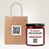 Auf einer Einkaufstüte und einem Marmeladenglas klebt jeweils ein bedrucktes QR Code Etikett, das günstig bei Avery Zweckform gedruckt werden lassen kann.
