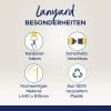 Das Bild hebt die Merkmale eines Lanyards hervor und zeigt einen Karabinerhaken, einen Sicherheitsverschluss, hochwertiges Material (L440 x B15mm) und dass es aus 100% recyceltem Kunststoff besteht.