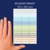 Größenvergleich mit Hand, Artikel: 51030, ein Bogen Namens-Etiketten, Format: 130 x 183 x 5 mm, Farbe: Grün, Blau, Braun