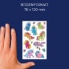Das Bild zeigt eine Hand, die ein Blatt mit Aufklebern hält, auf dem bunte Cartoon-Ponys zwischen Schmetterlingen und Grünpflanzen zu sehen sind. Die Abmessungen des Blattes sind mit 76 x 120 mm angegeben.